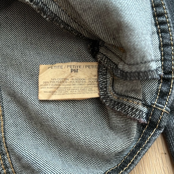 Bandolinoblu Faded Black Denim, Embellished Button, Ruffle Back Jacket, Petite M - Picture 4 of 8